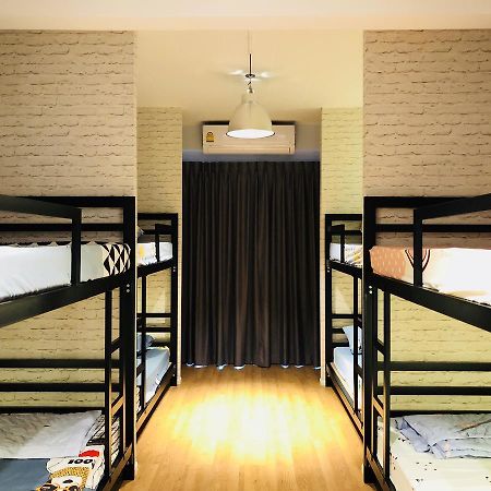 Wj Hostel Bangkok Exterior photo