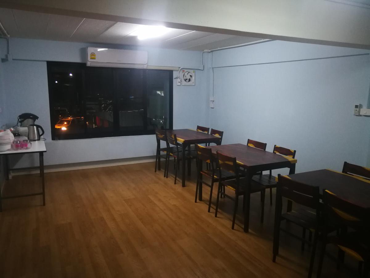 Wj Hostel Bangkok Exterior photo