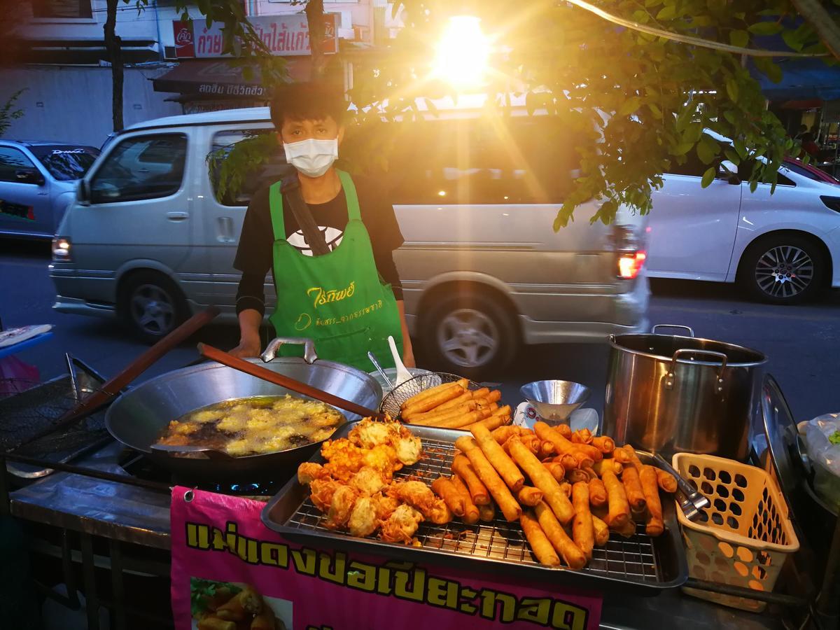 Wj Hostel Bangkok Exterior photo