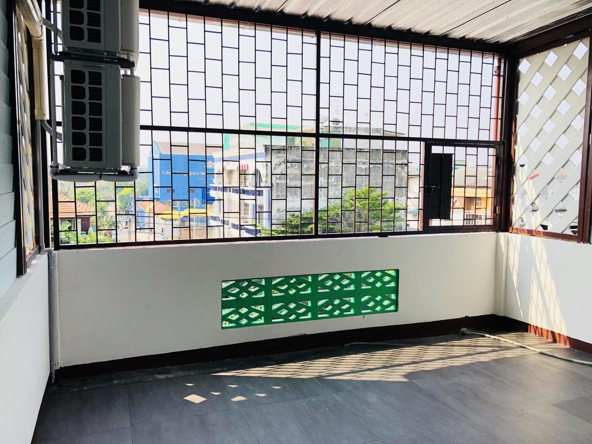 Wj Hostel Bangkok Exterior photo