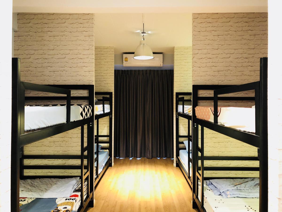 Wj Hostel Bangkok Exterior photo